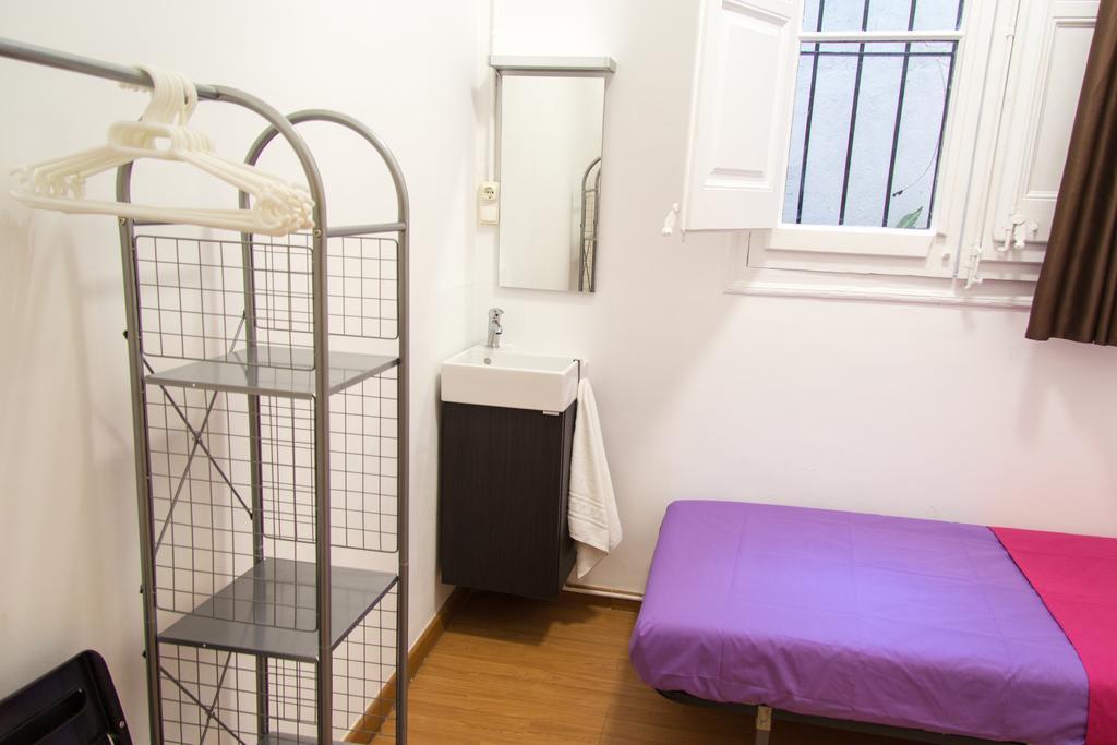 Hostal Mimi Las Ramblas Barcelona Exterior photo