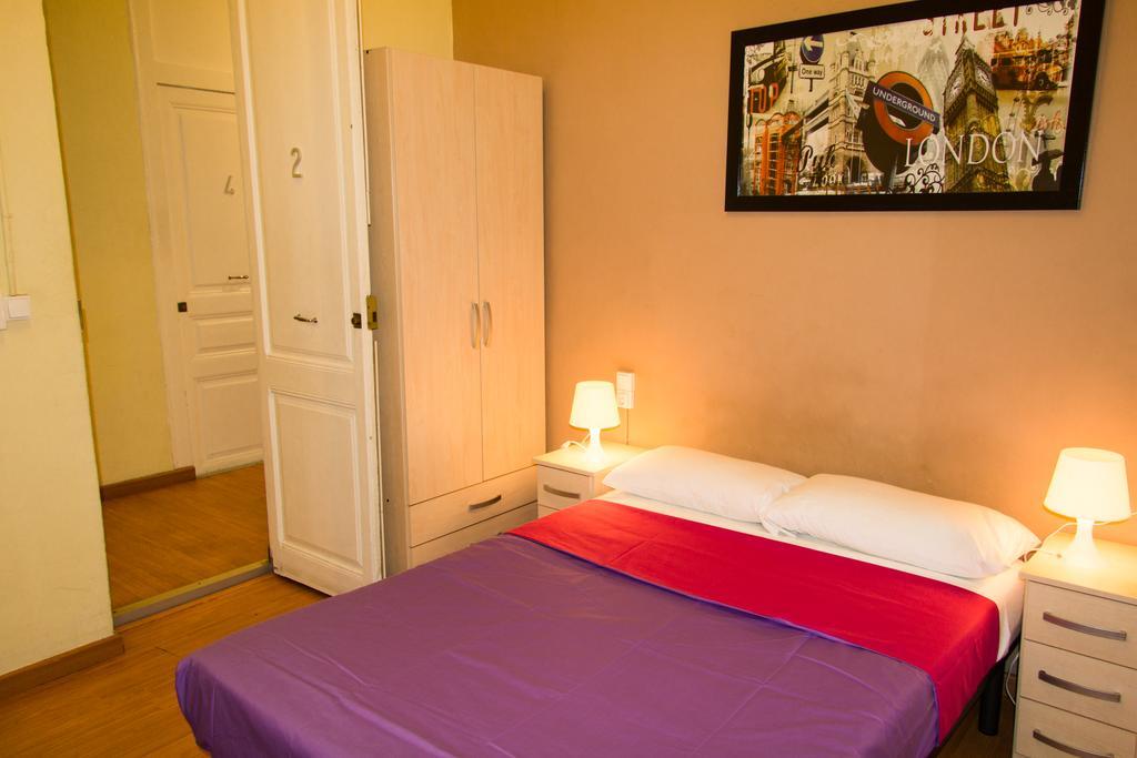 Hostal Mimi Las Ramblas Barcelona Exterior photo