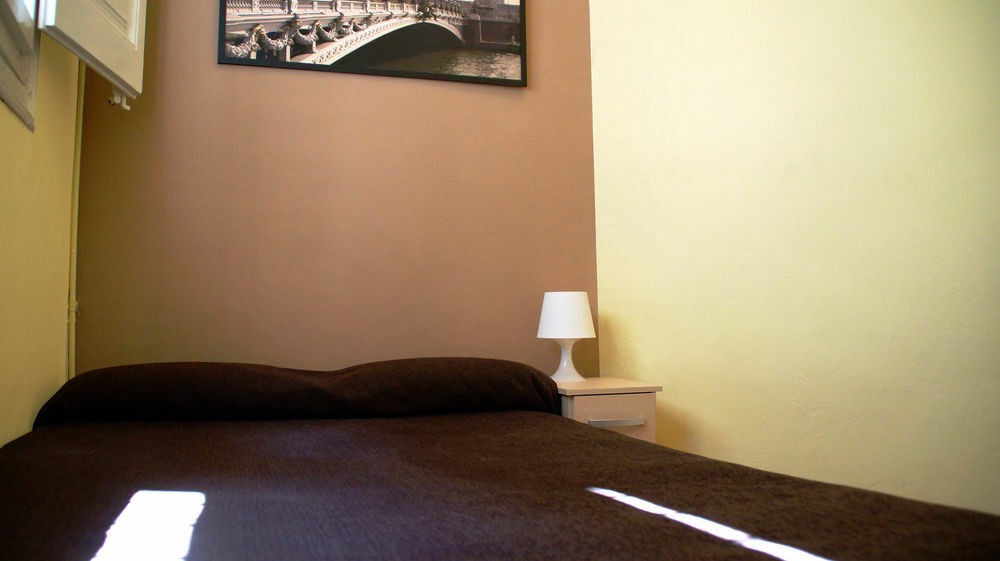 Hostal Mimi Las Ramblas Barcelona Exterior photo