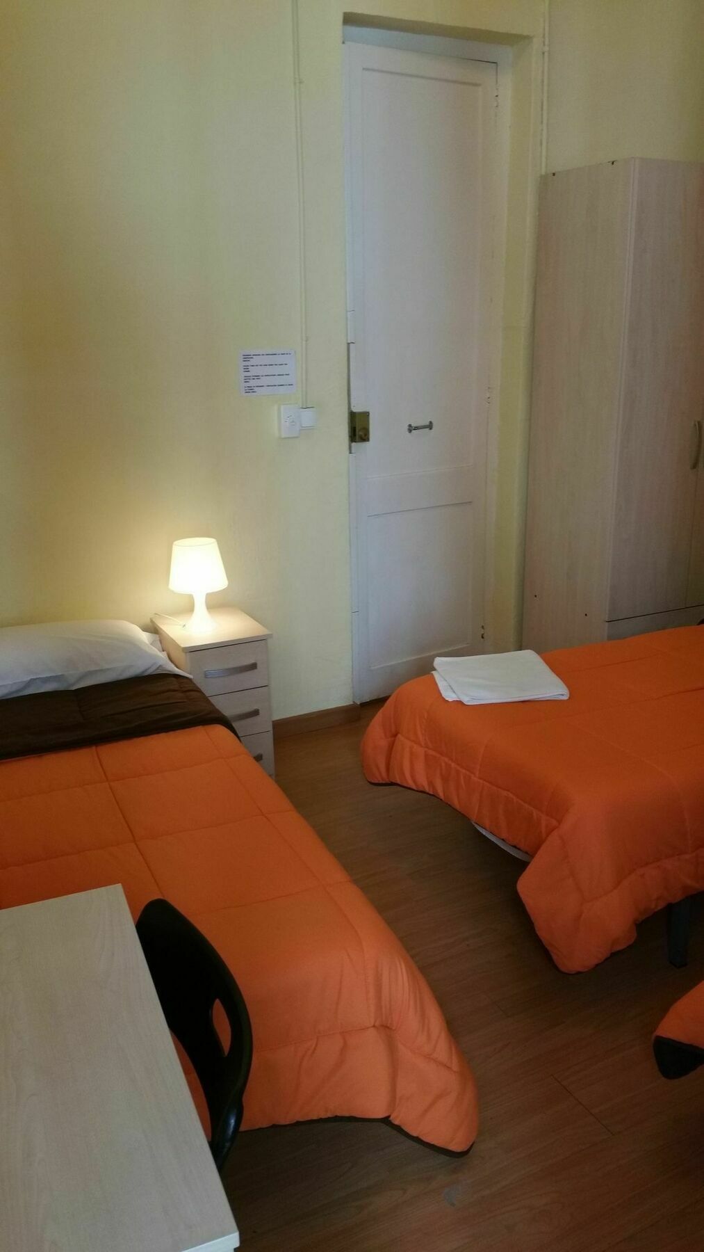Hostal Mimi Las Ramblas Barcelona Exterior photo