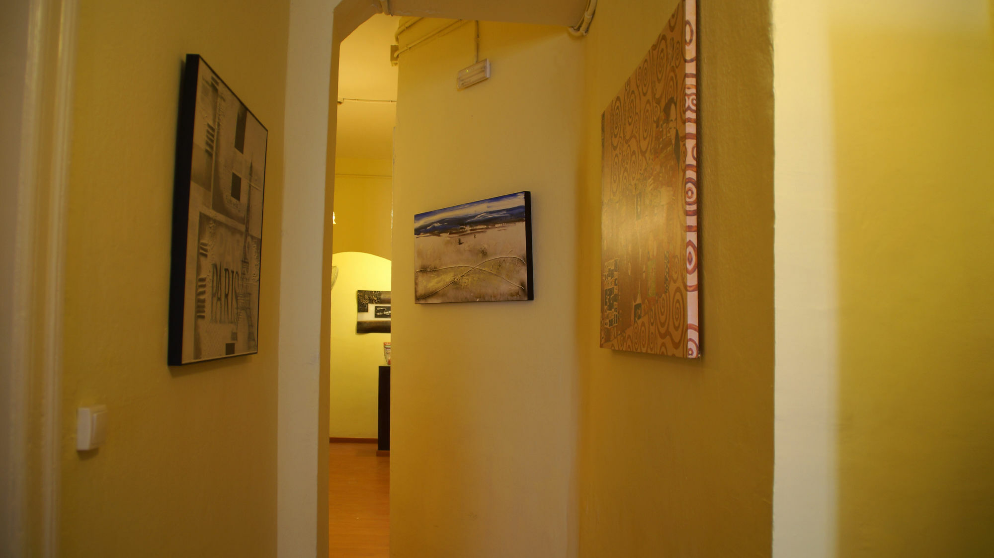 Hostal Mimi Las Ramblas Barcelona Exterior photo