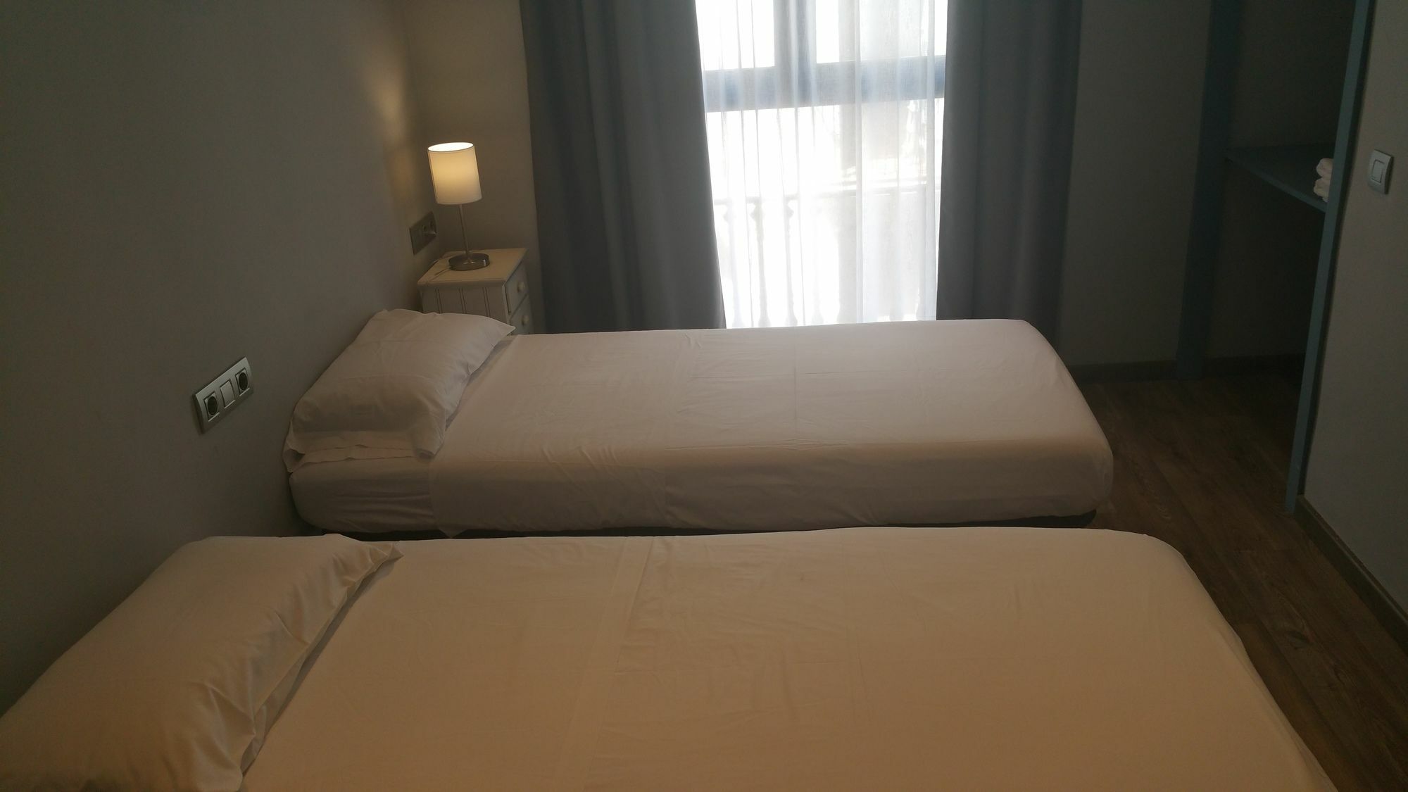 Hostal Mimi Las Ramblas Barcelona Exterior photo