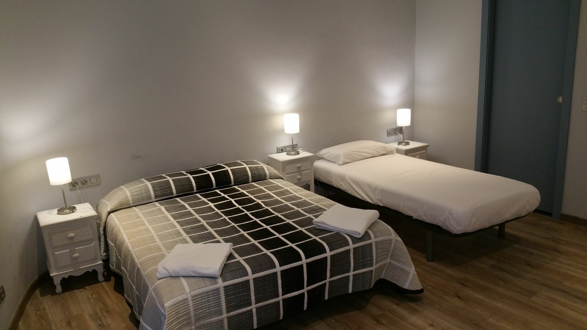 Hostal Mimi Las Ramblas Barcelona Exterior photo
