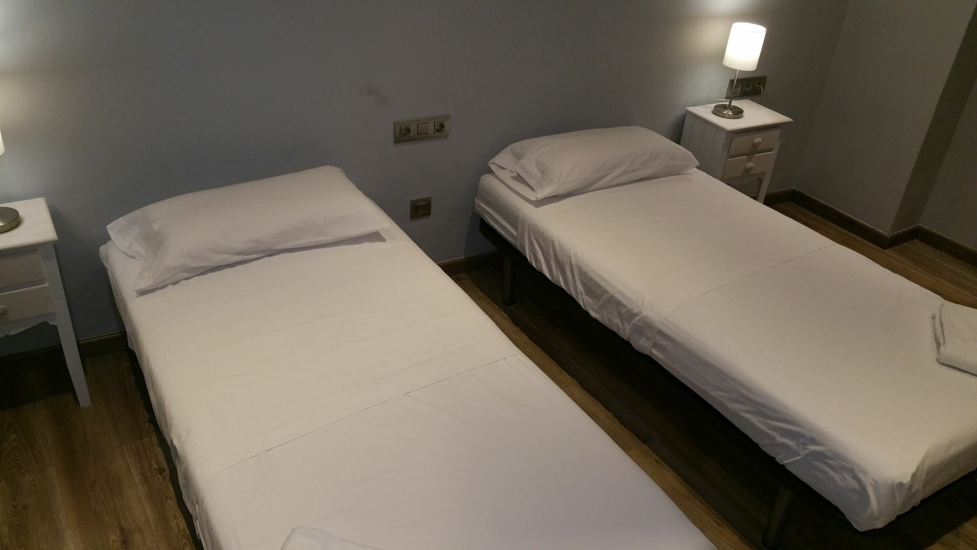 Hostal Mimi Las Ramblas Barcelona Exterior photo