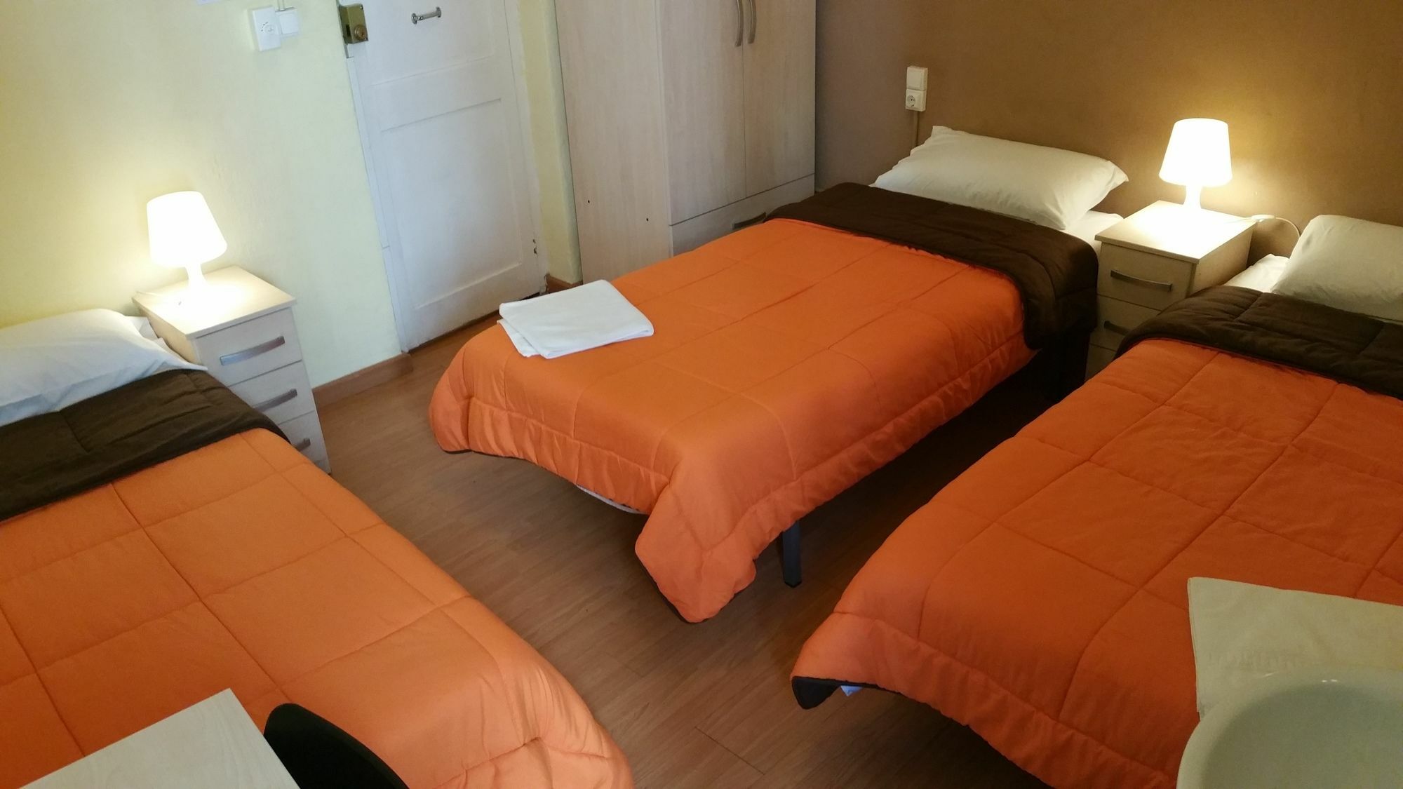 Hostal Mimi Las Ramblas Barcelona Exterior photo