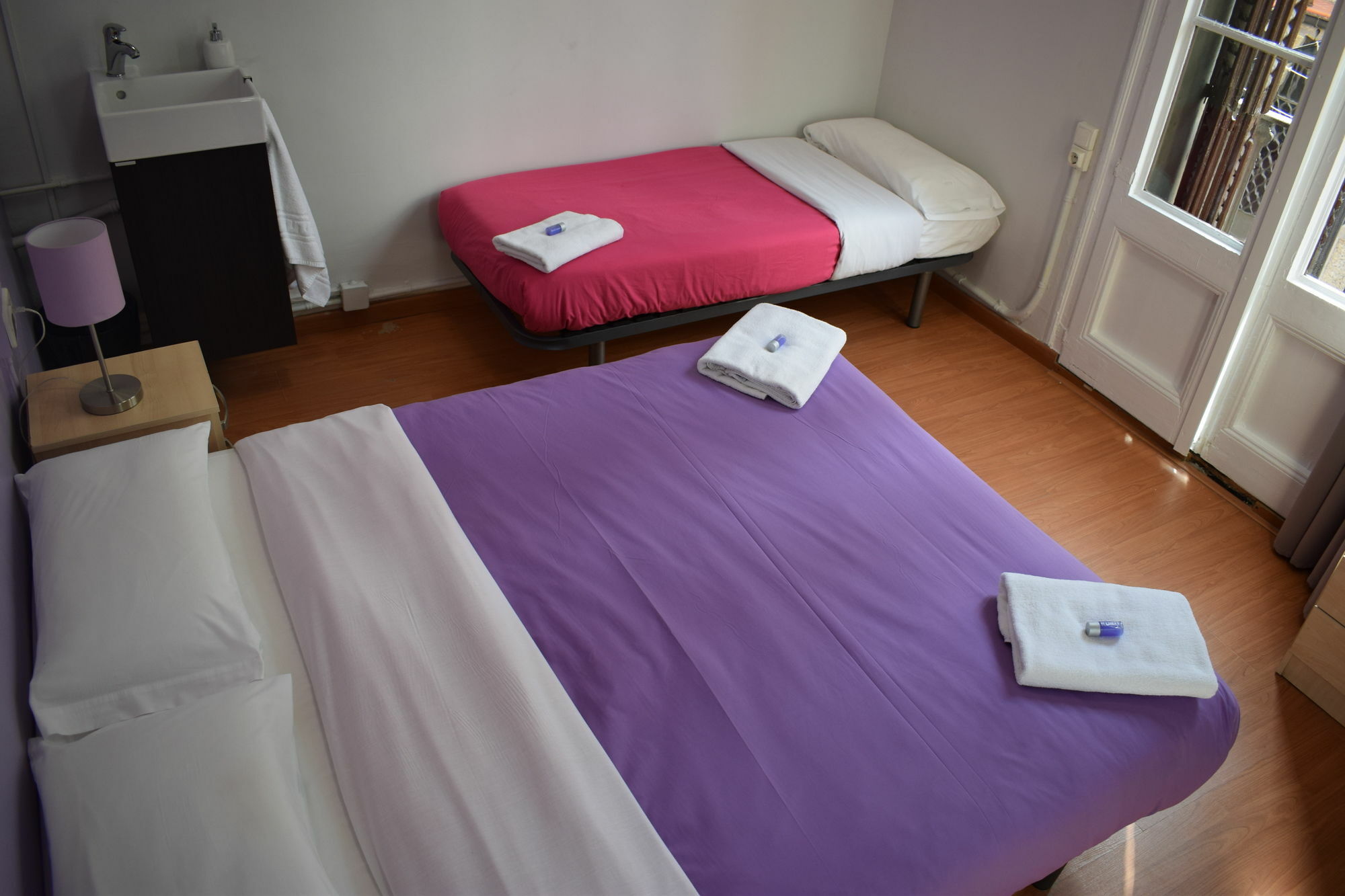 Hostal Mimi Las Ramblas Barcelona Exterior photo